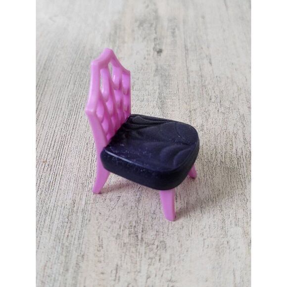 Vampirina mini spider web chair doll accessory toy figure - Picture 2 of 4